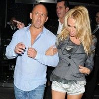 Pamela Anderson leaves The Playboy Club photos | Picture 78899